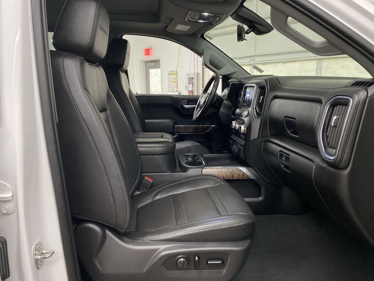 Used 2019 GMC Sierra 1500 Denali w/ Denali Ultimate Package AWD/4WD image 18