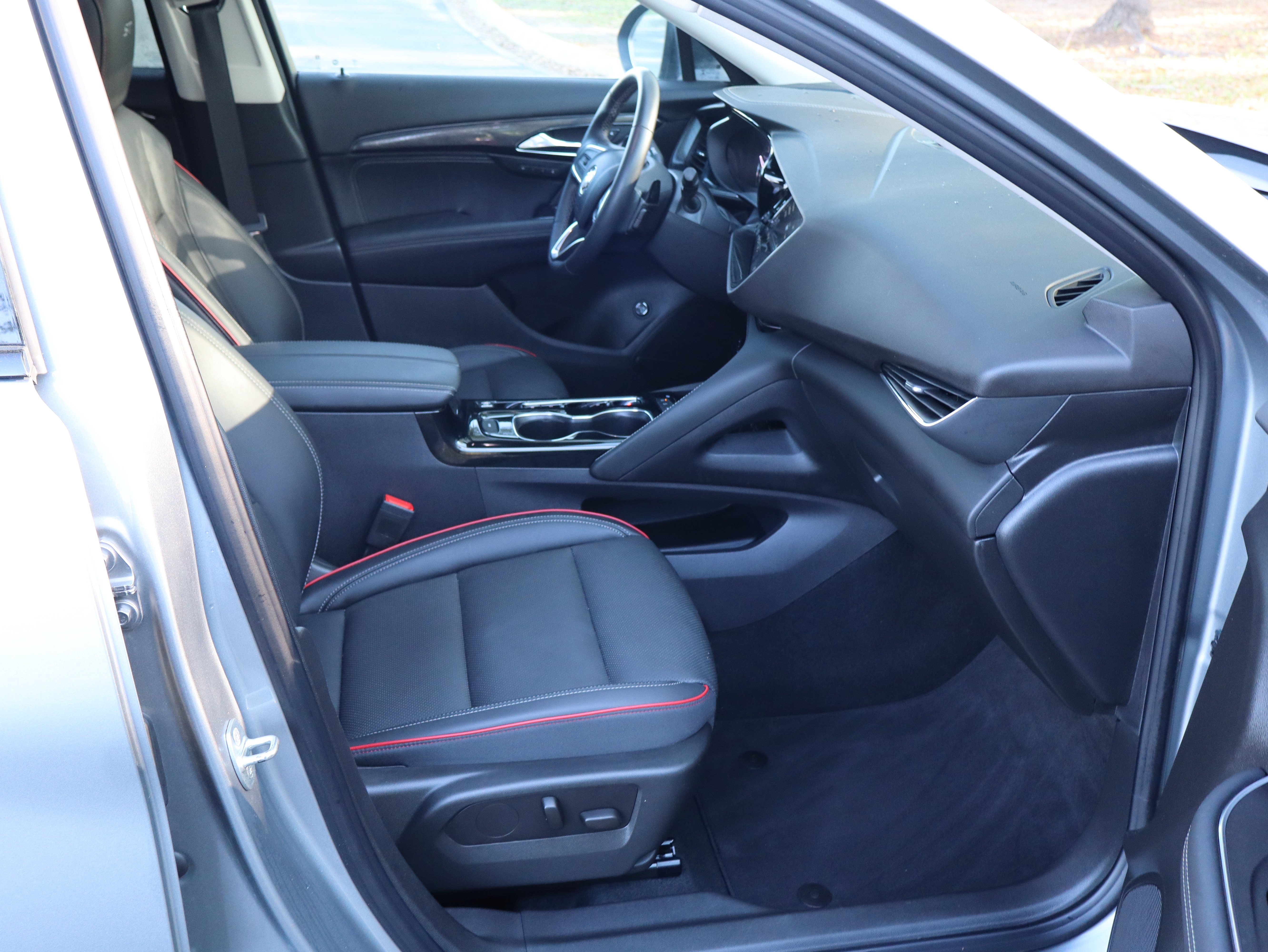 Used 2023 Buick Envision Essence w/ Sport Touring Package image 28