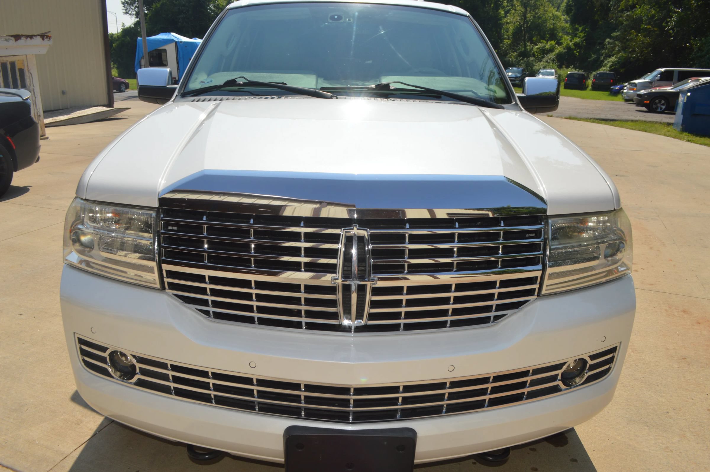 Used 2014 Lincoln Navigator L 4WD image 2
