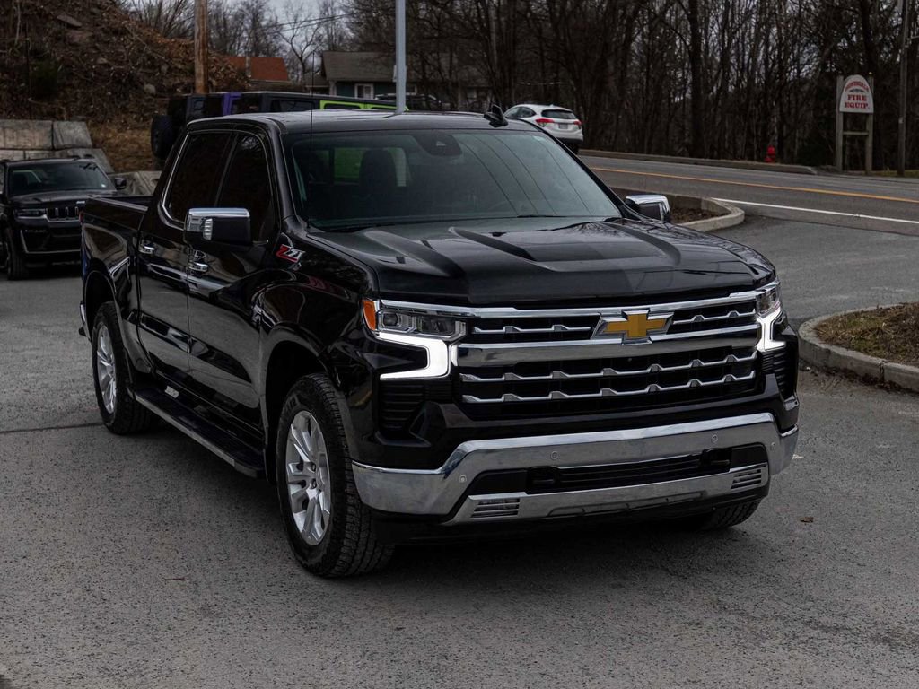 Used 2022 Chevrolet Silverado 1500 LTZ image 3