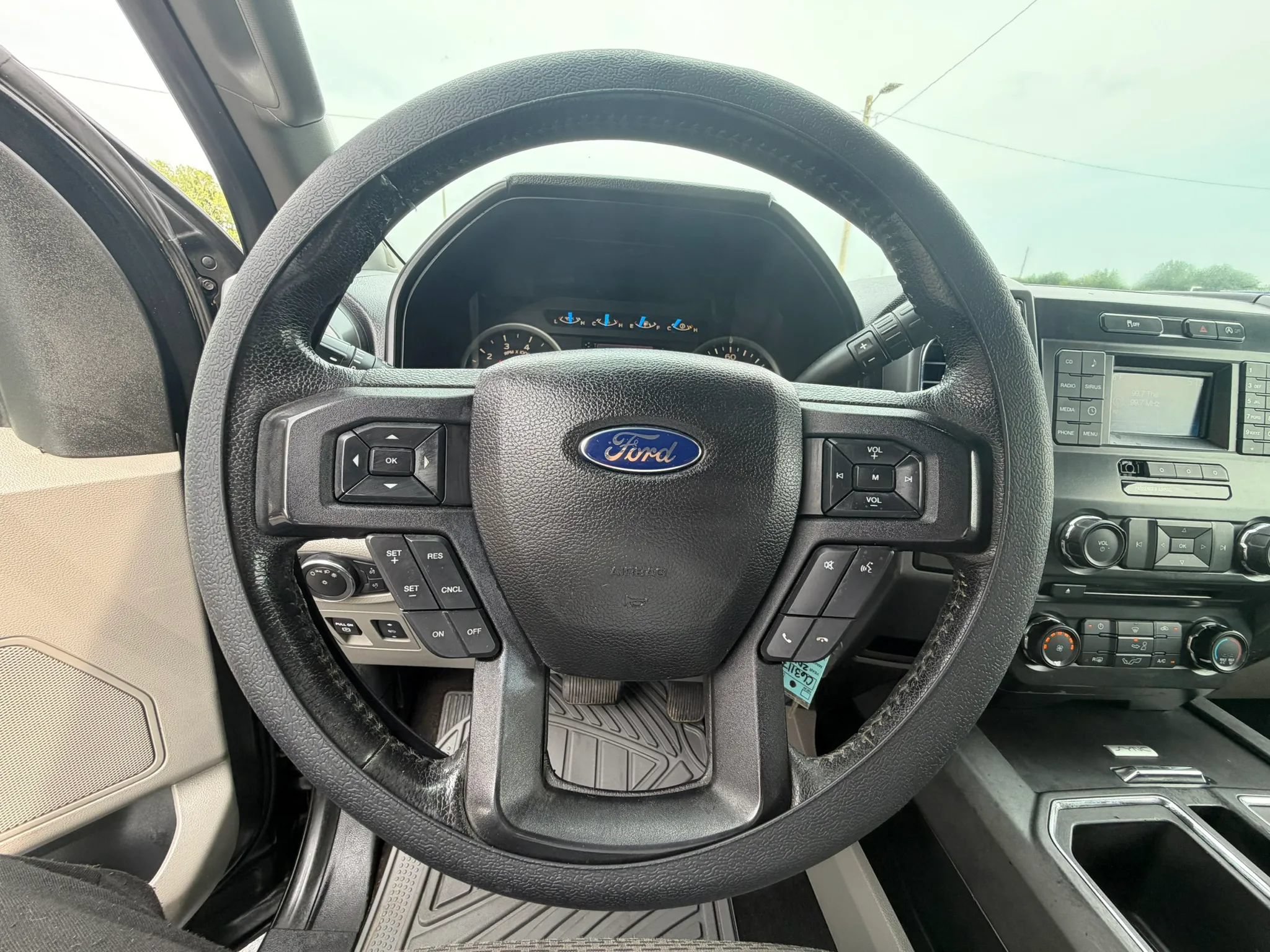 Used 2015 Ford F150 XLT w/ Equipment Group 301A Mid RWD image 12