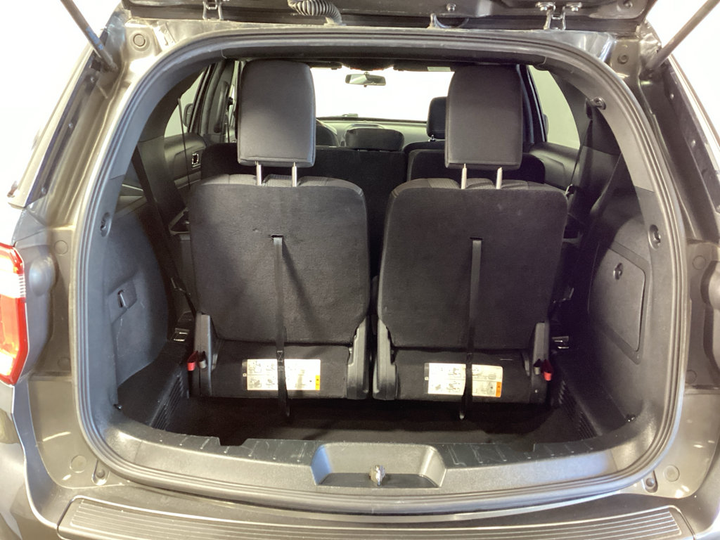 Used 2018 Ford Explorer XLT AWD/4WD image 13