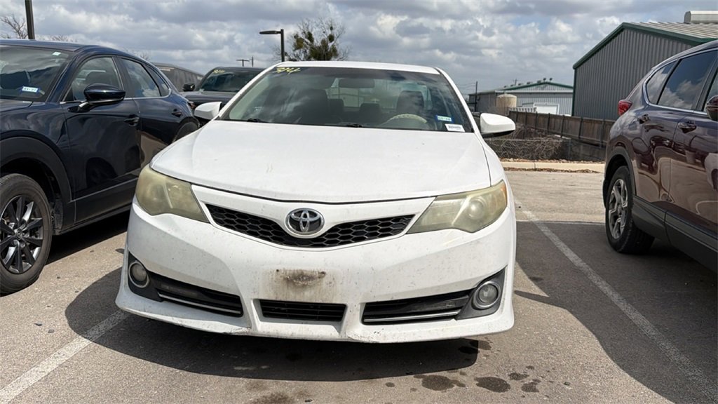 Used 2014 Toyota Camry SE image 2