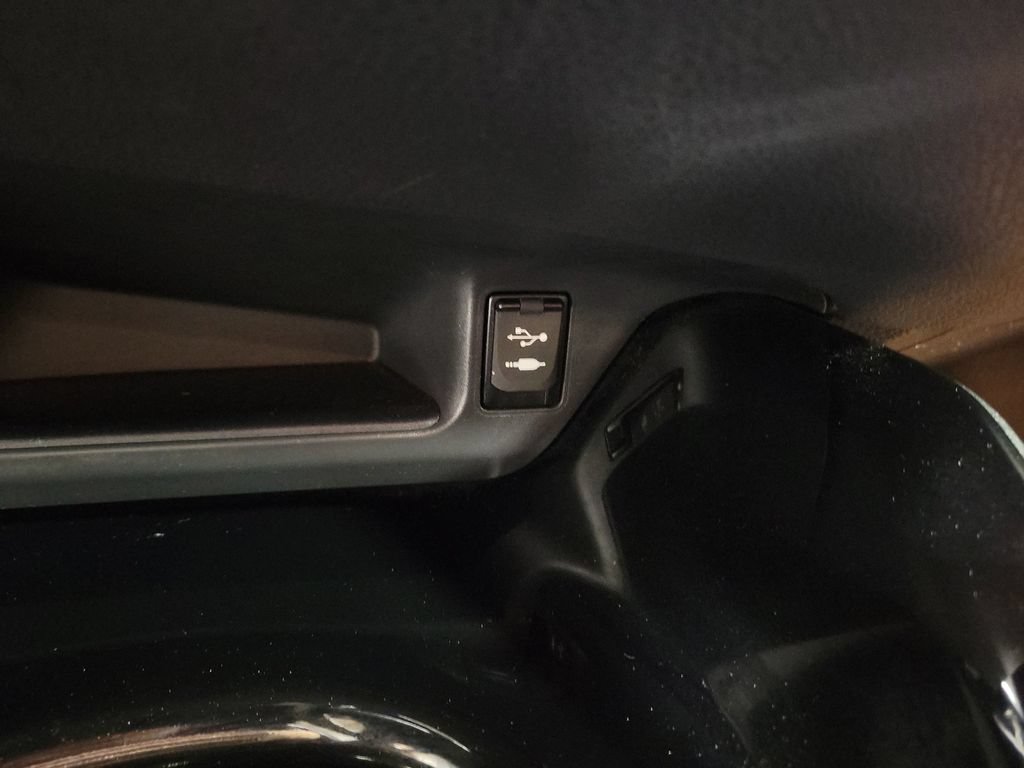 Used 2019 Toyota C-HR XLE FWD image 18