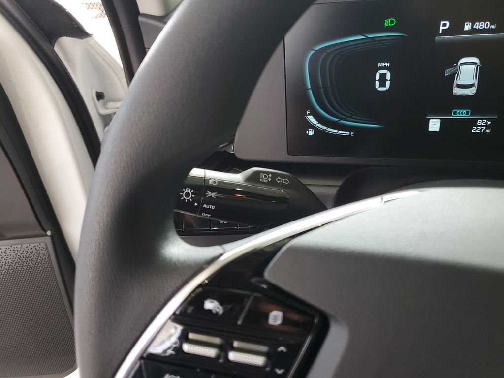 Used 2026 Kia Niro LX FWD image 25