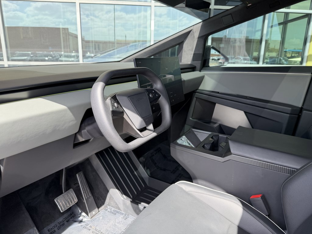 Used 2025 Tesla Cybertruck AWD Crew Cab image 36
