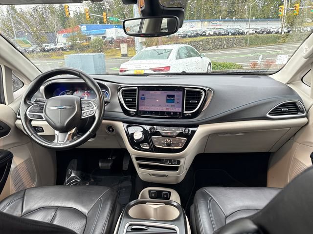 Used 2021 Chrysler Pacifica Touring-L image 13