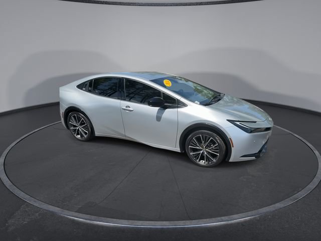 Used 2024 Toyota Prius XLE image 3