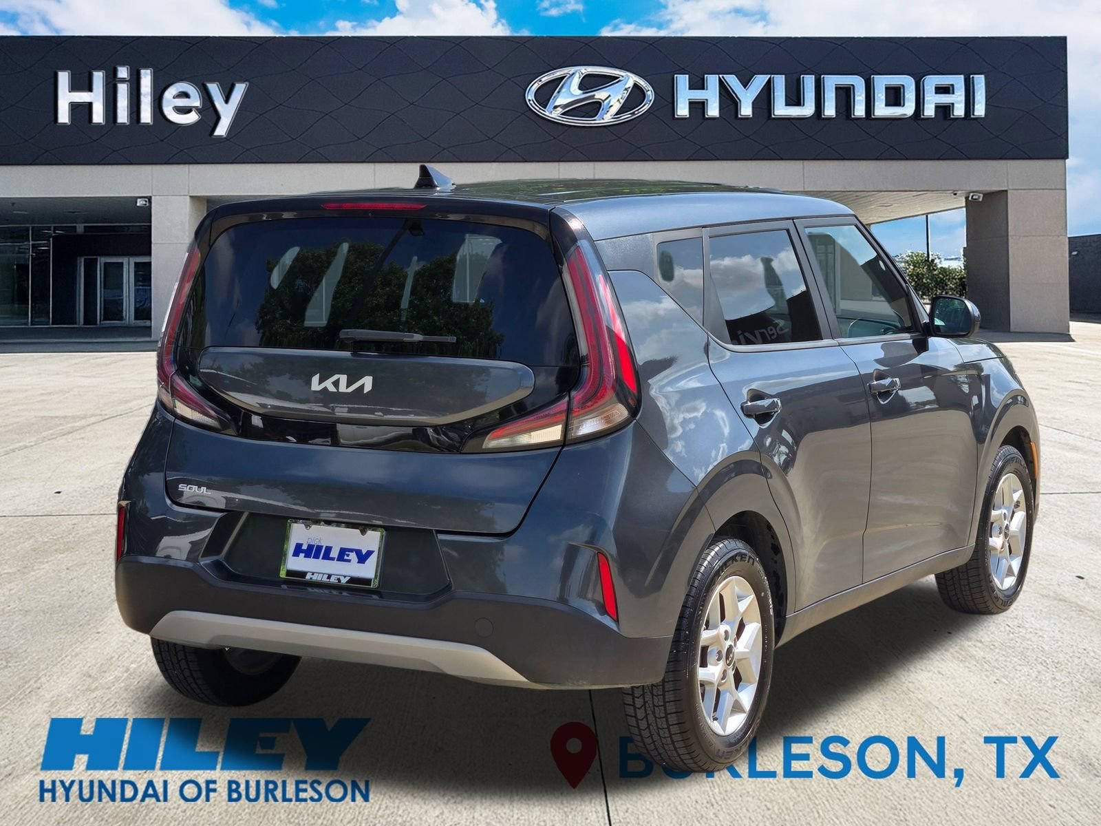Used 2023 Kia Soul LX w/ Option Group 015 FWD image 4