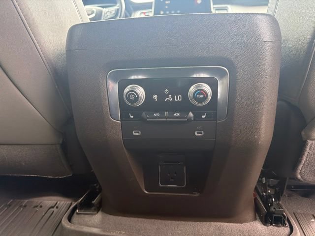 Used 2023 GMC Yukon XL SLT w/ SLT Premium Package AWD/4WD image 22