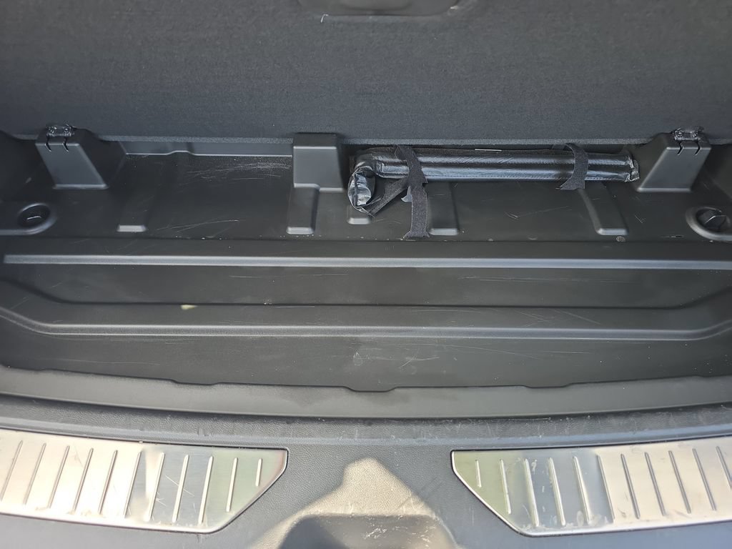 Used 2025 Chevrolet Tahoe High Country AWD/4WD image 18