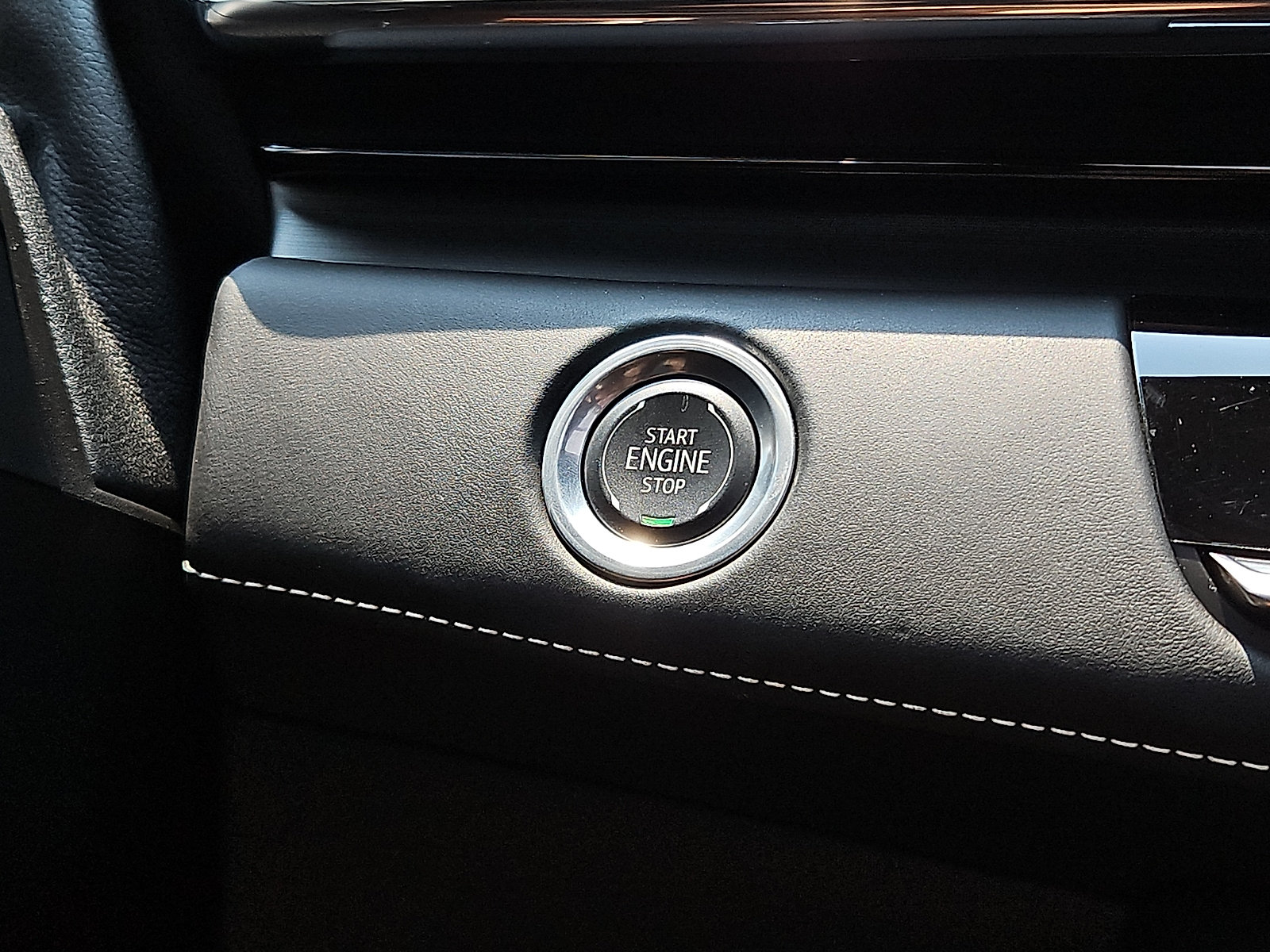 Certified 2024 Cadillac Escalade Sport Platinum w/ LPO, ONYX Package AWD/4WD image 24