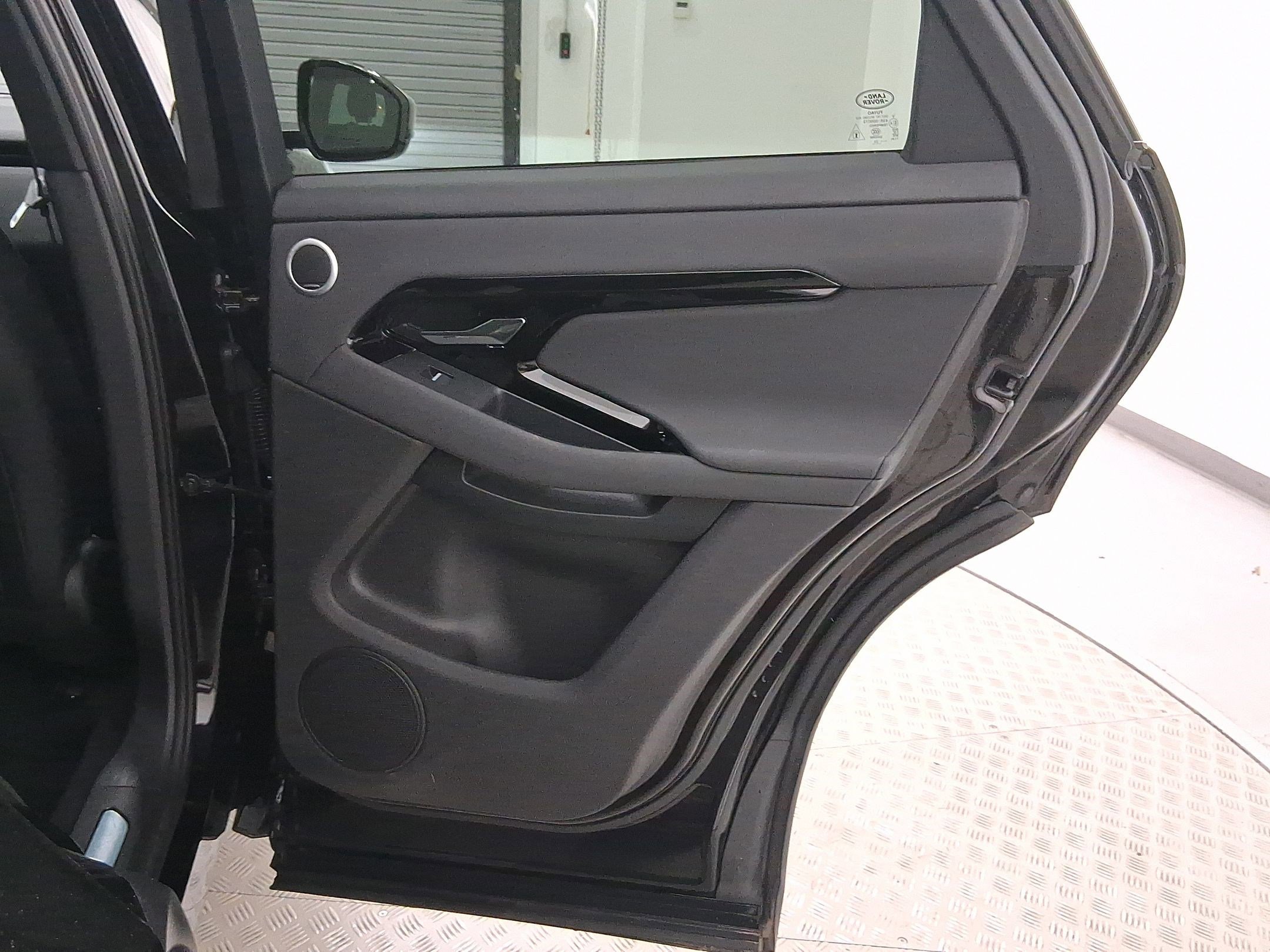 Certified 2025 Land Rover Range Rover Evoque Dynamic SE AWD/4WD image 32