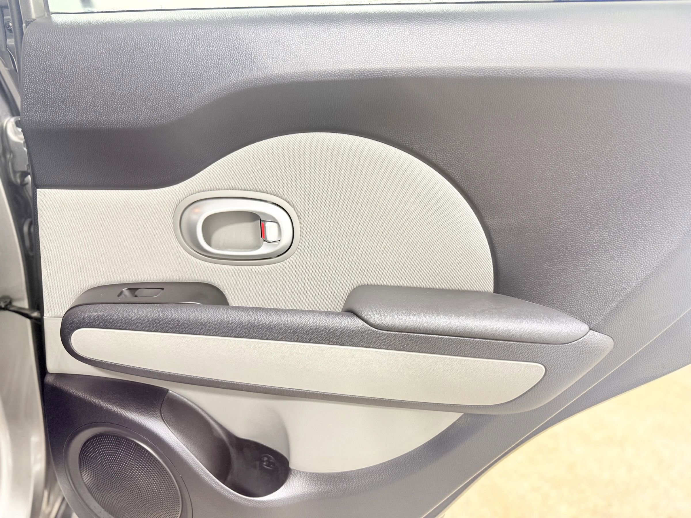 Used 2014 Kia Soul EV image 22