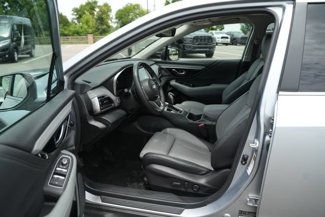 Used 2025 Subaru Outback Limited AWD/4WD image 11