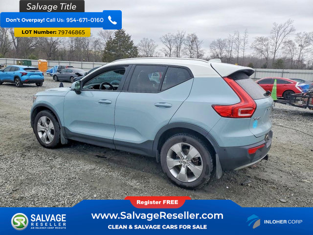Used 2019 Volvo XC40 T4 Momentum image 3