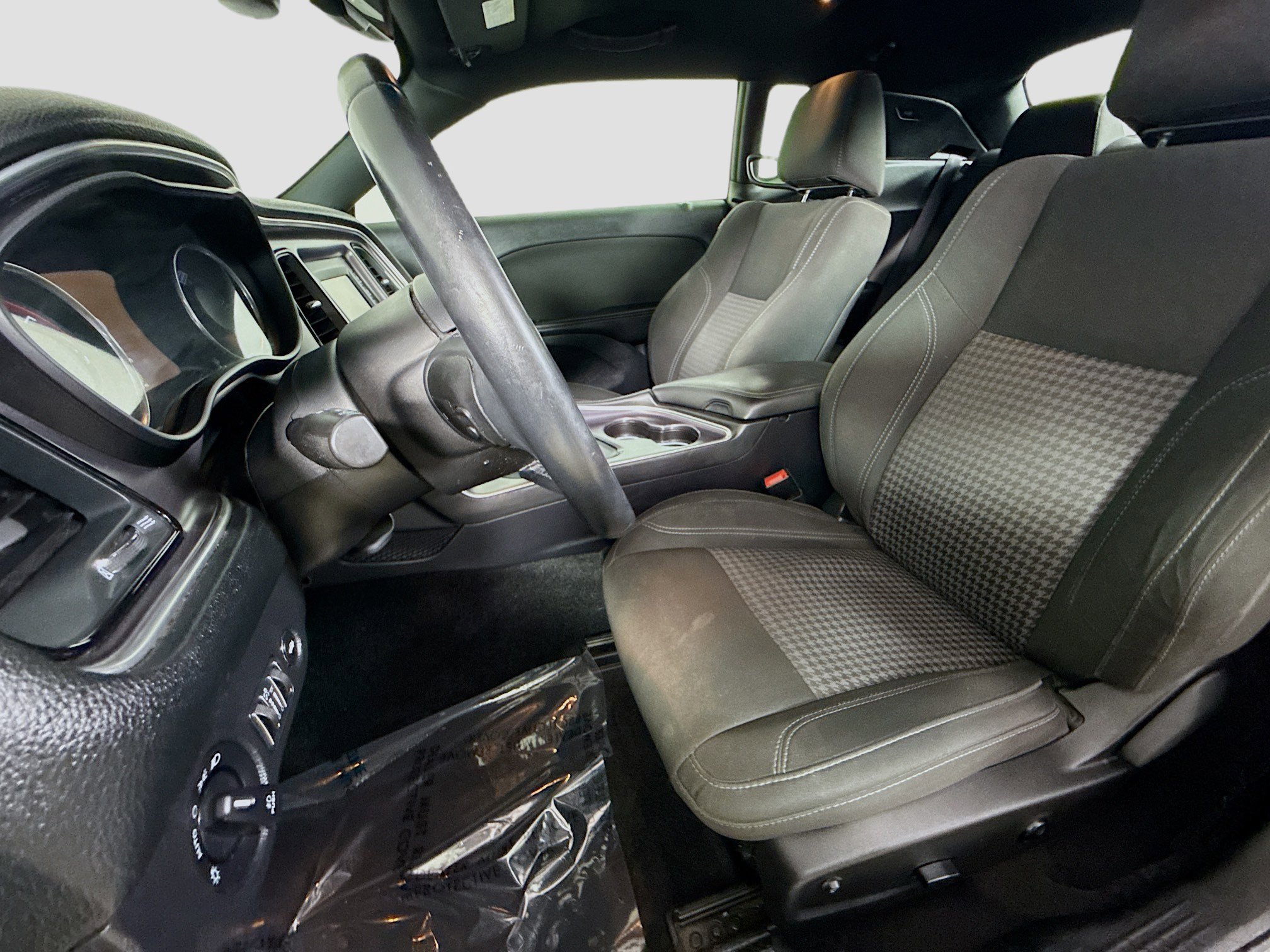 Used 2016 Dodge Challenger SXT image 21