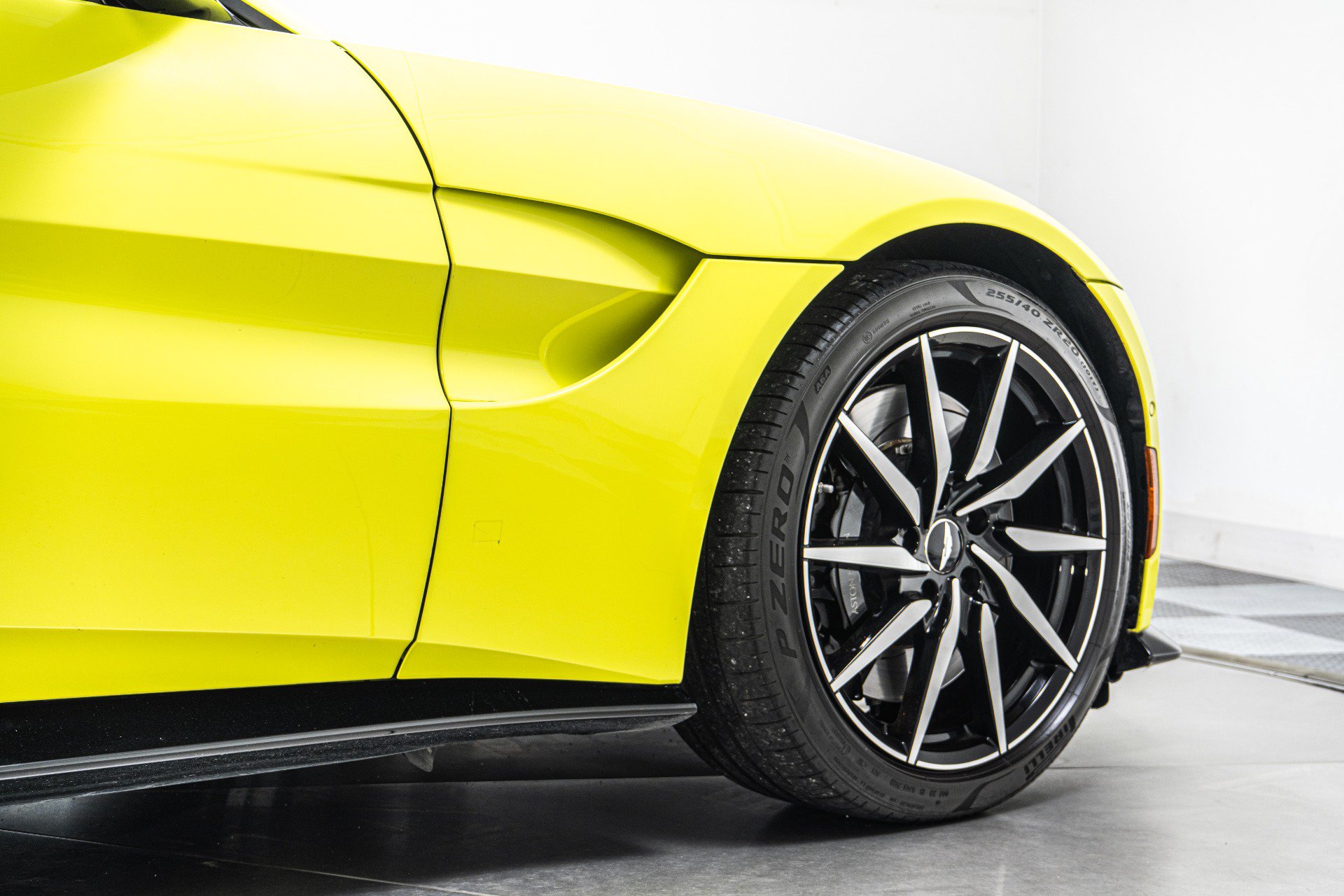 Used 2019 Aston Martin V8 Vantage Coupe RWD image 41