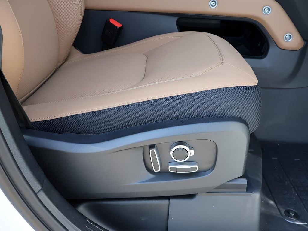 New 2025 Land Rover Defender 130 V8 image 10