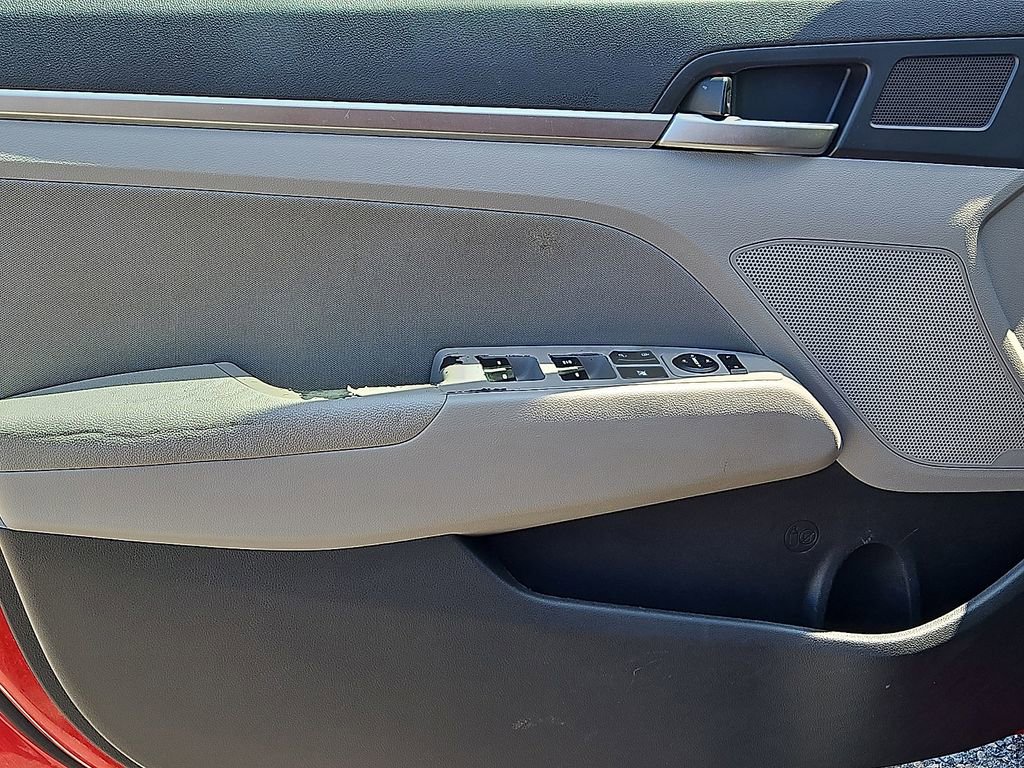 Used 2020 Hyundai Elantra SEL image 13