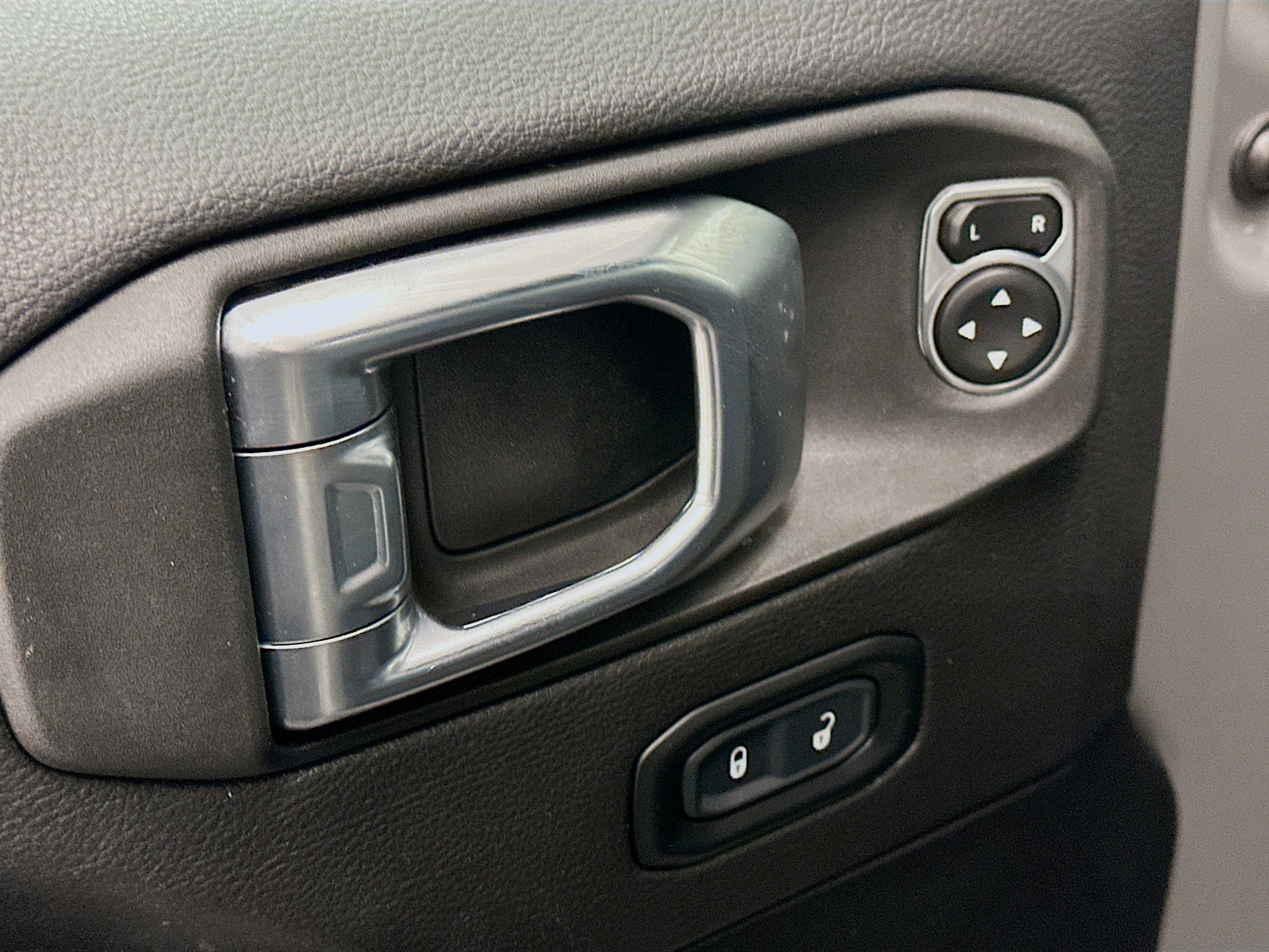 Used 2023 Jeep Wrangler Unlimited Sahara AWD/4WD image 15