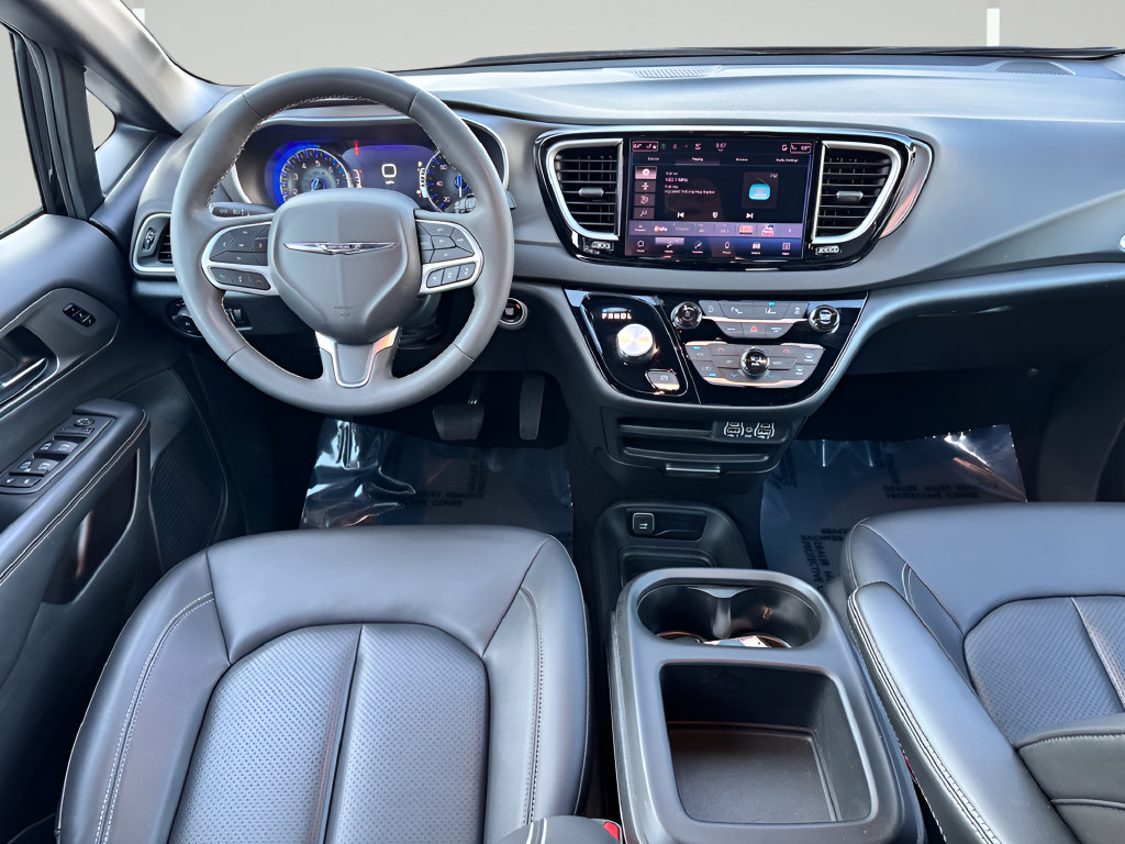 Used 2025 Chrysler Pacifica Select FWD image 10