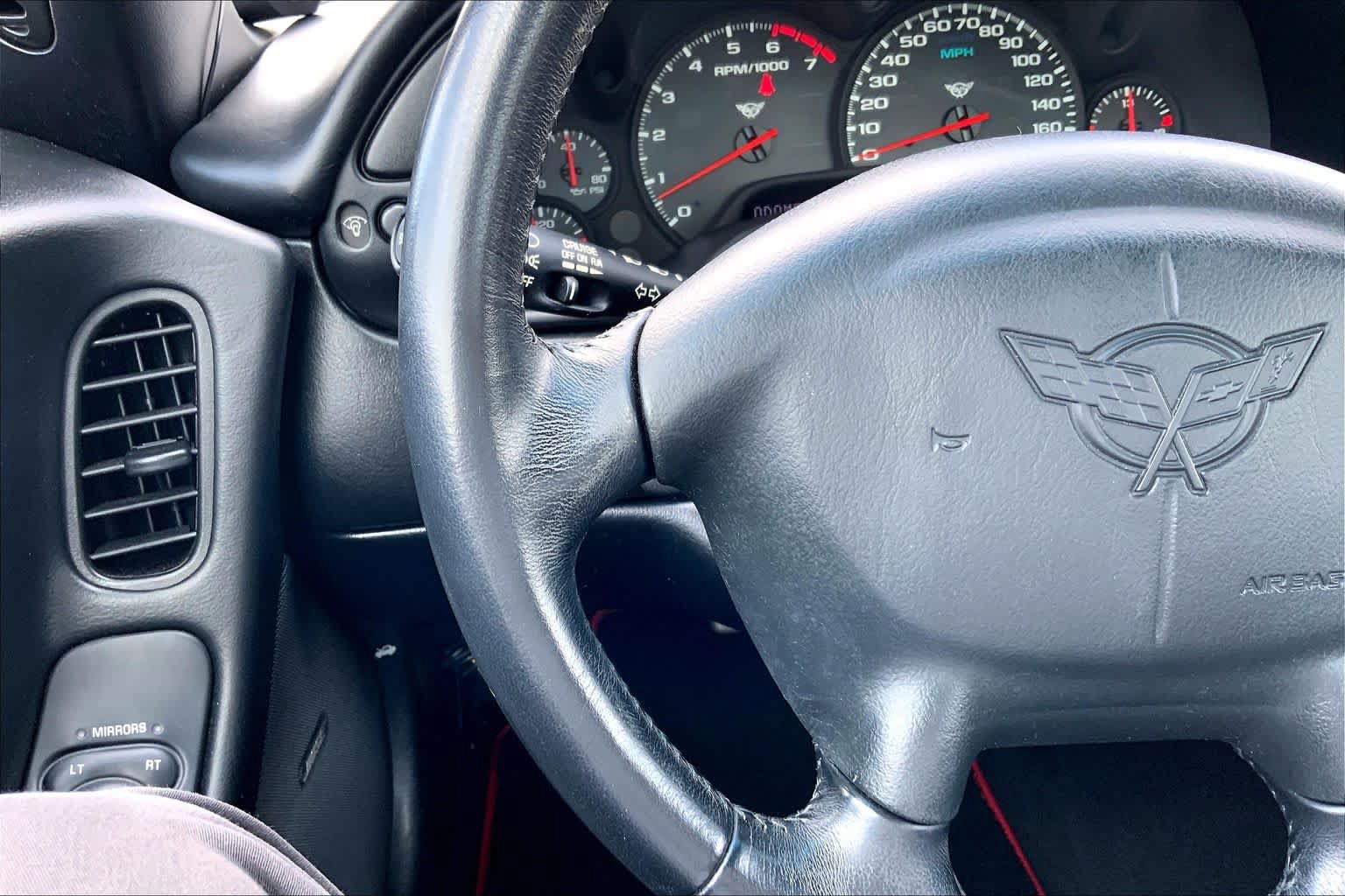 Used 2002 Chevrolet Corvette Coupe RWD image 19