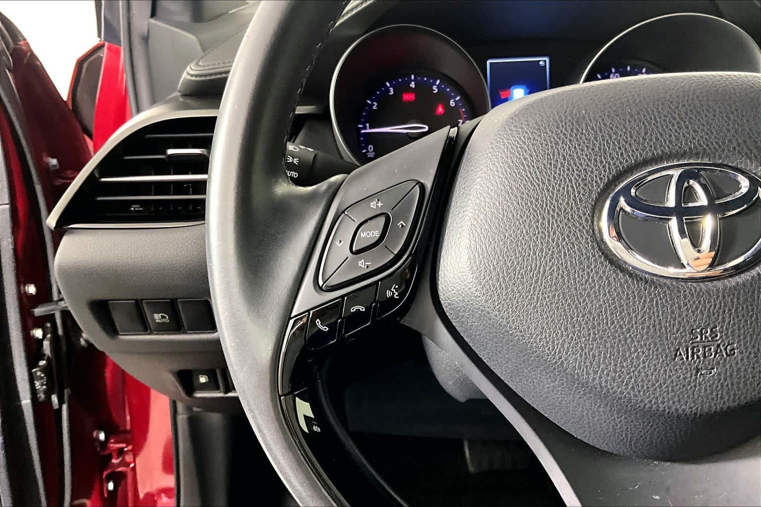 Used 2018 Toyota C-HR XLE FWD image 22