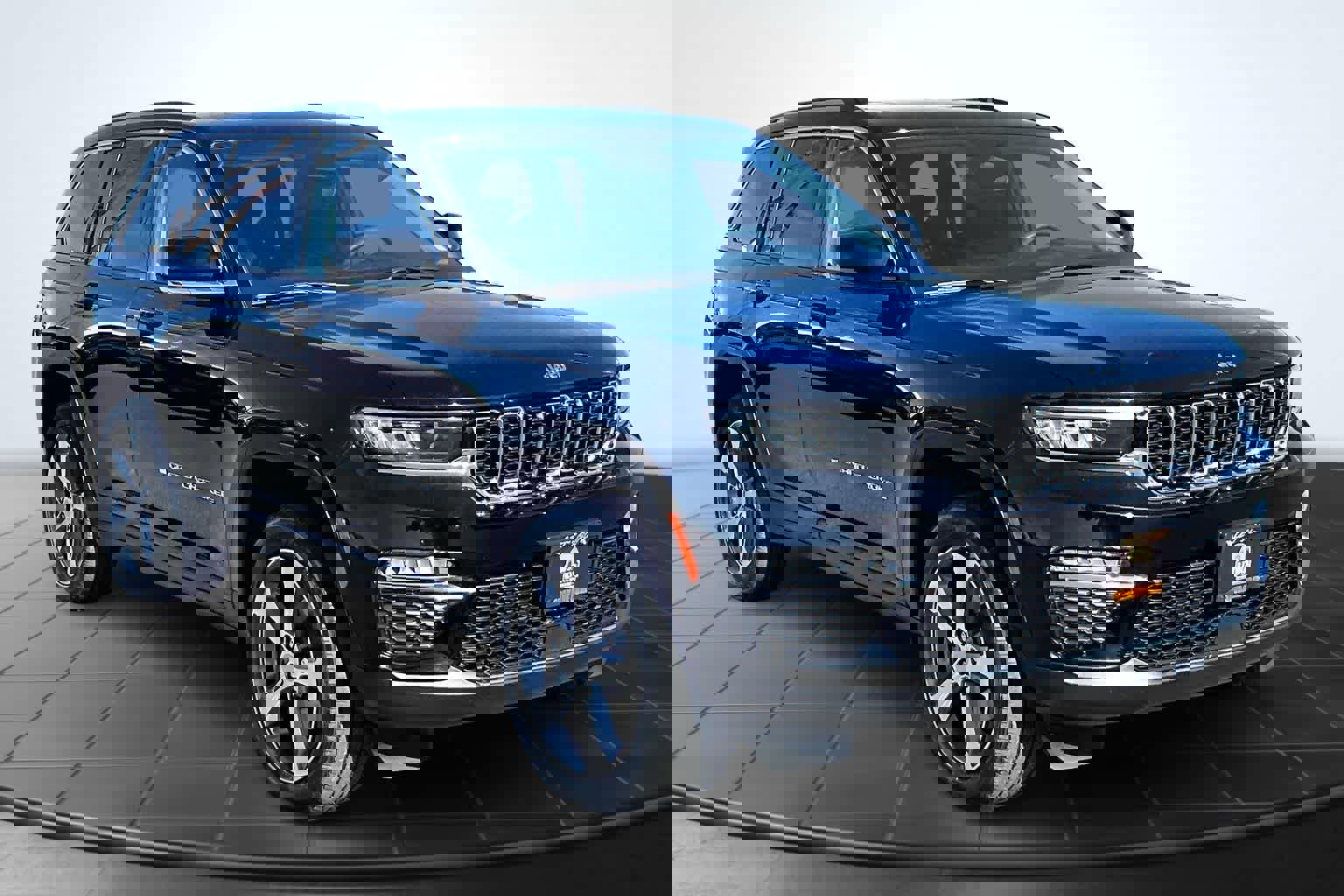 Used 2022 Jeep Grand Cherokee Limited 4xe image 22