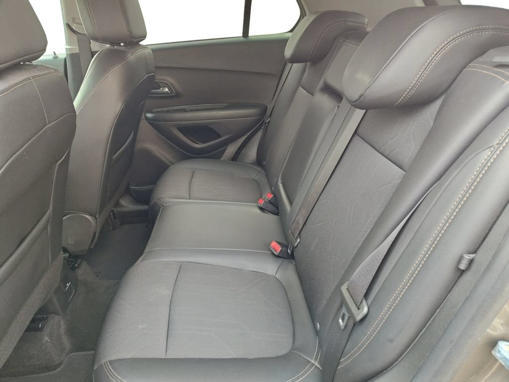 Used 2022 Chevrolet Trax LT w/ LT Convenience Package AWD/4WD image 13