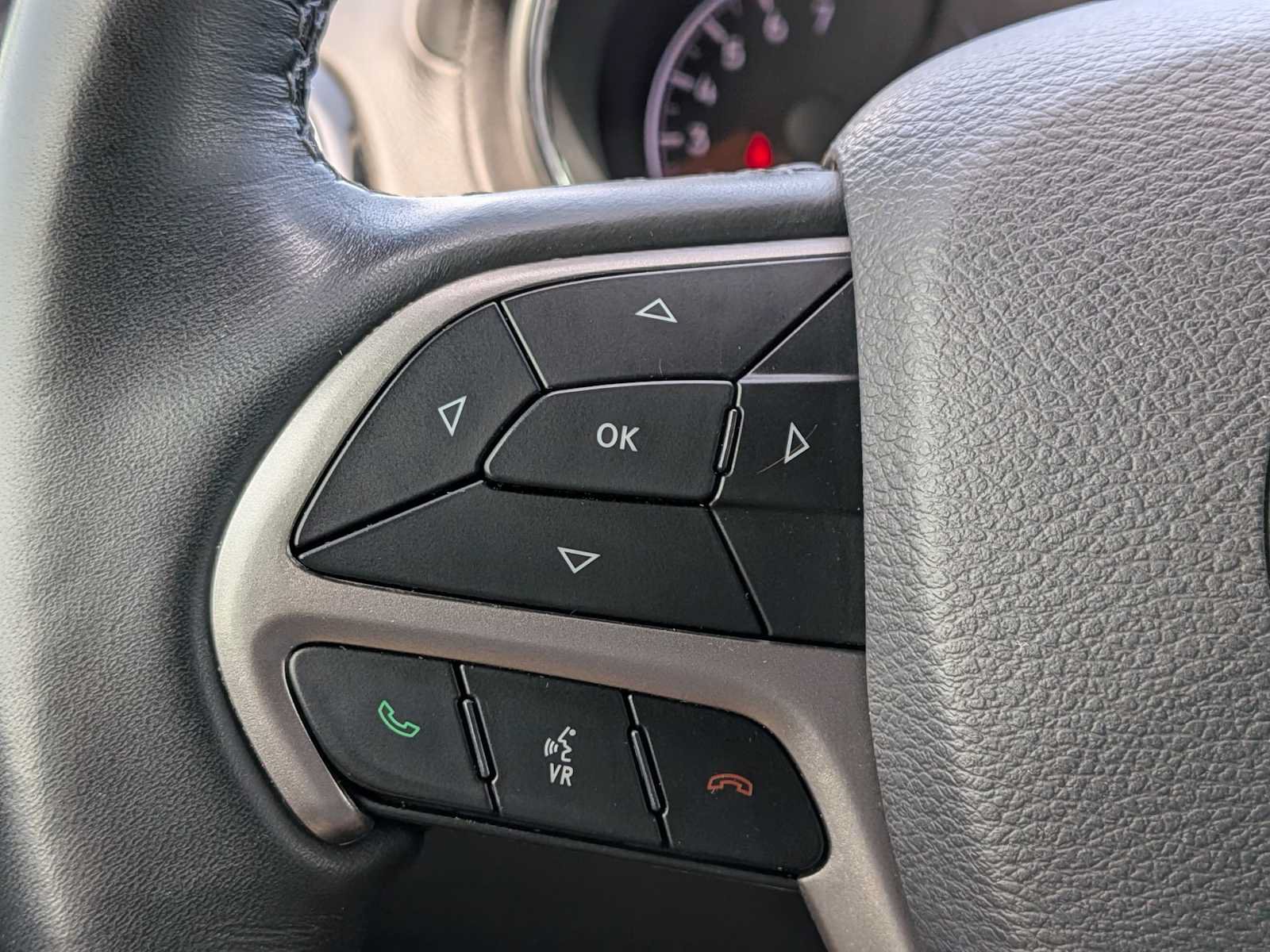 Used 2019 Jeep Grand Cherokee Overland AWD/4WD image 25