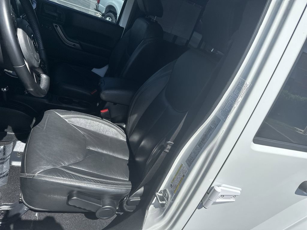 Used 2018 Jeep Wrangler Unlimited Sahara AWD/4WD image 13