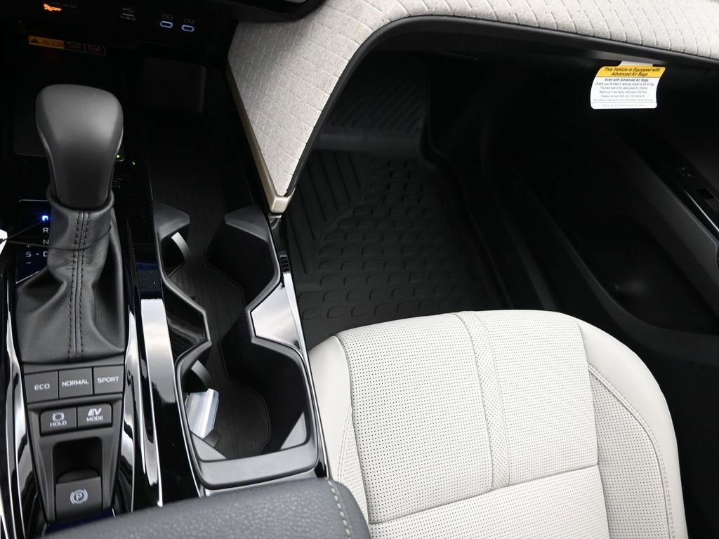 Used 2026 Toyota Camry XLE w/ Premium Plus Package image 9