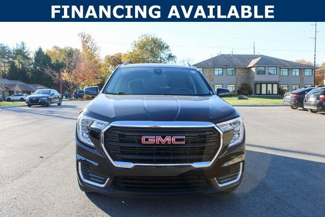 Used 2023 GMC Terrain SLE w/ Driver Convenience Package image 3