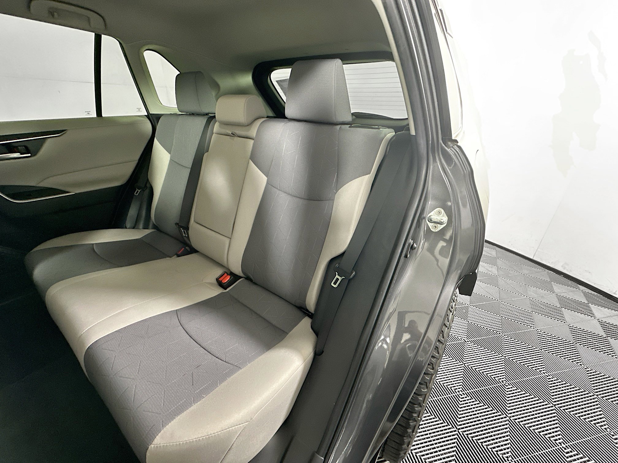 Used 2022 Toyota RAV4 XLE image 26