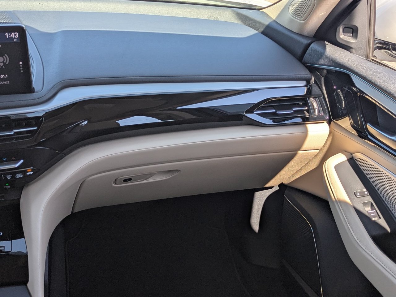 Certified 2025 Acura MDX FWD image 17