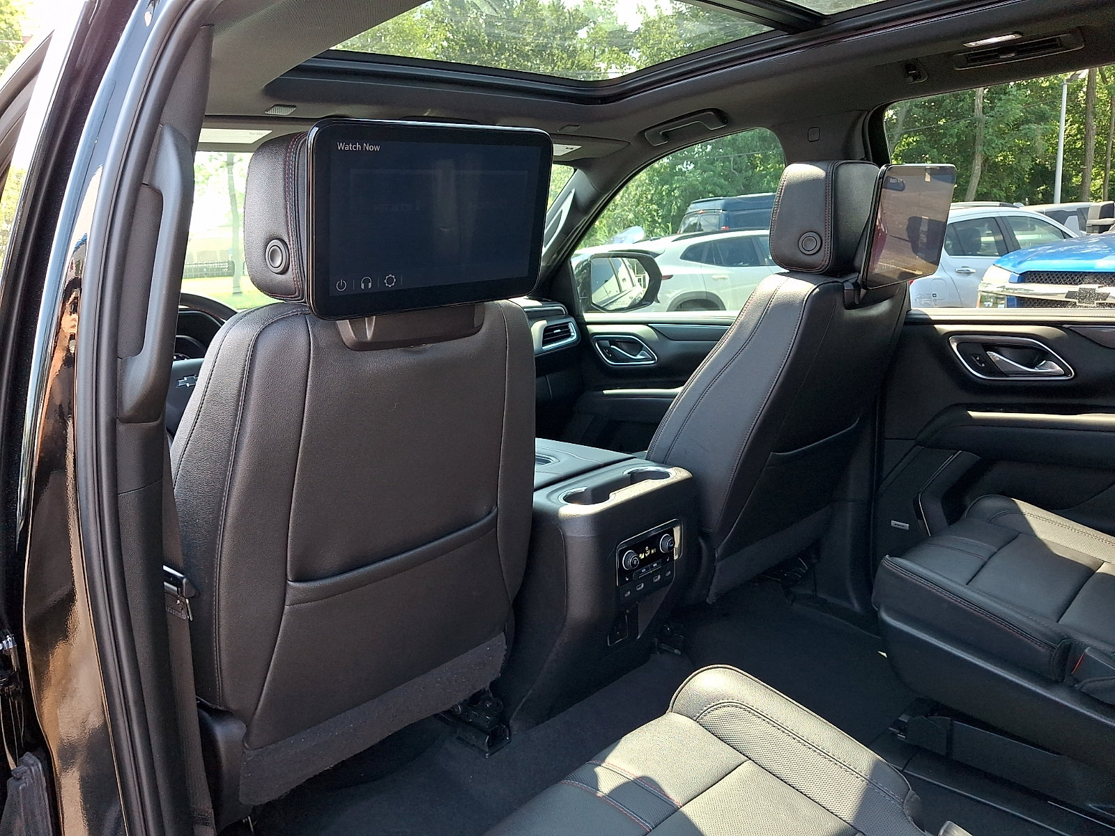 Used 2023 Chevrolet Suburban RST w/ Luxury Package AWD/4WD image 13