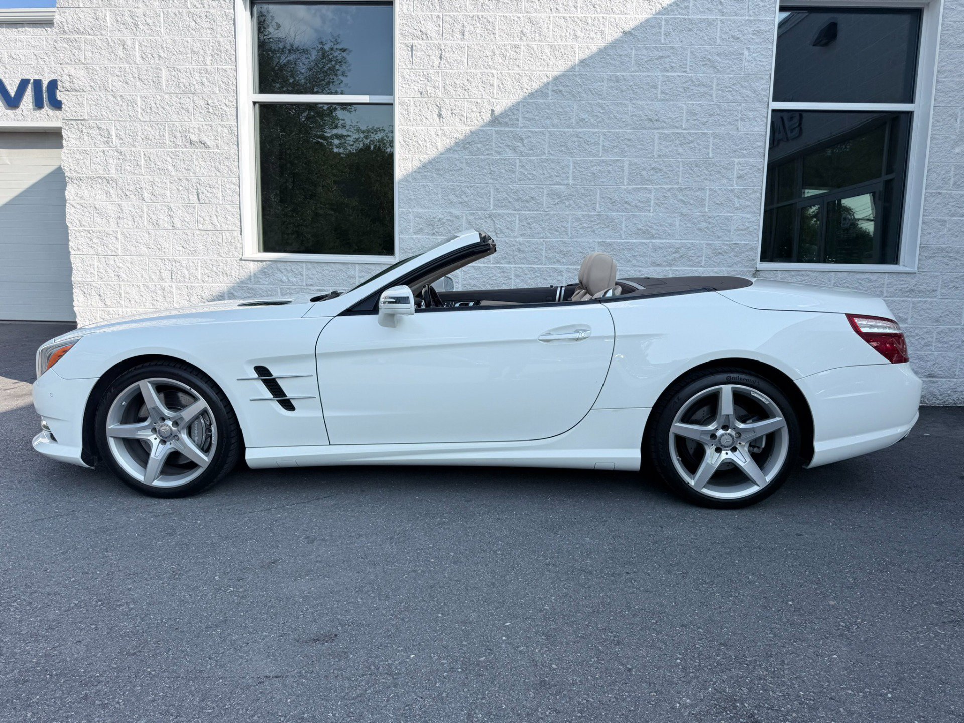 Used 2015 Mercedes-Benz SL 550 image 28