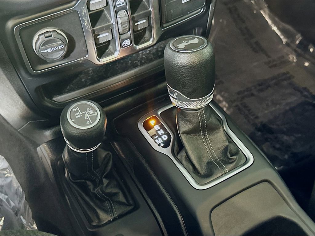 Used 2025 Jeep Wrangler Unlimited Sahara w/ Safety Group image 32