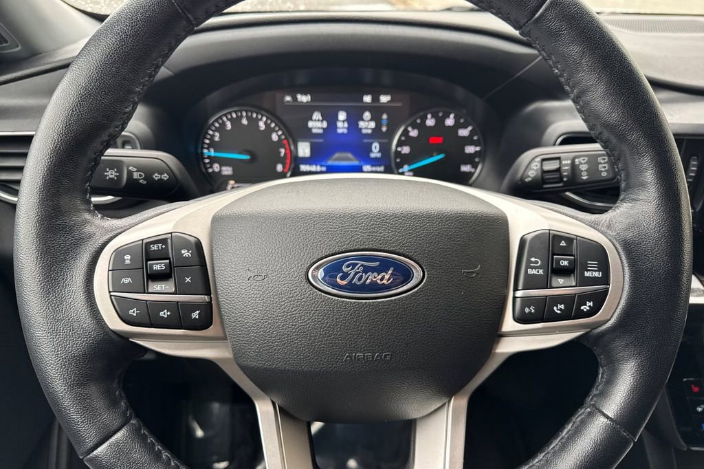 Used 2022 Ford Explorer Limited w/ Equipment Group 301A AWD/4WD image 30