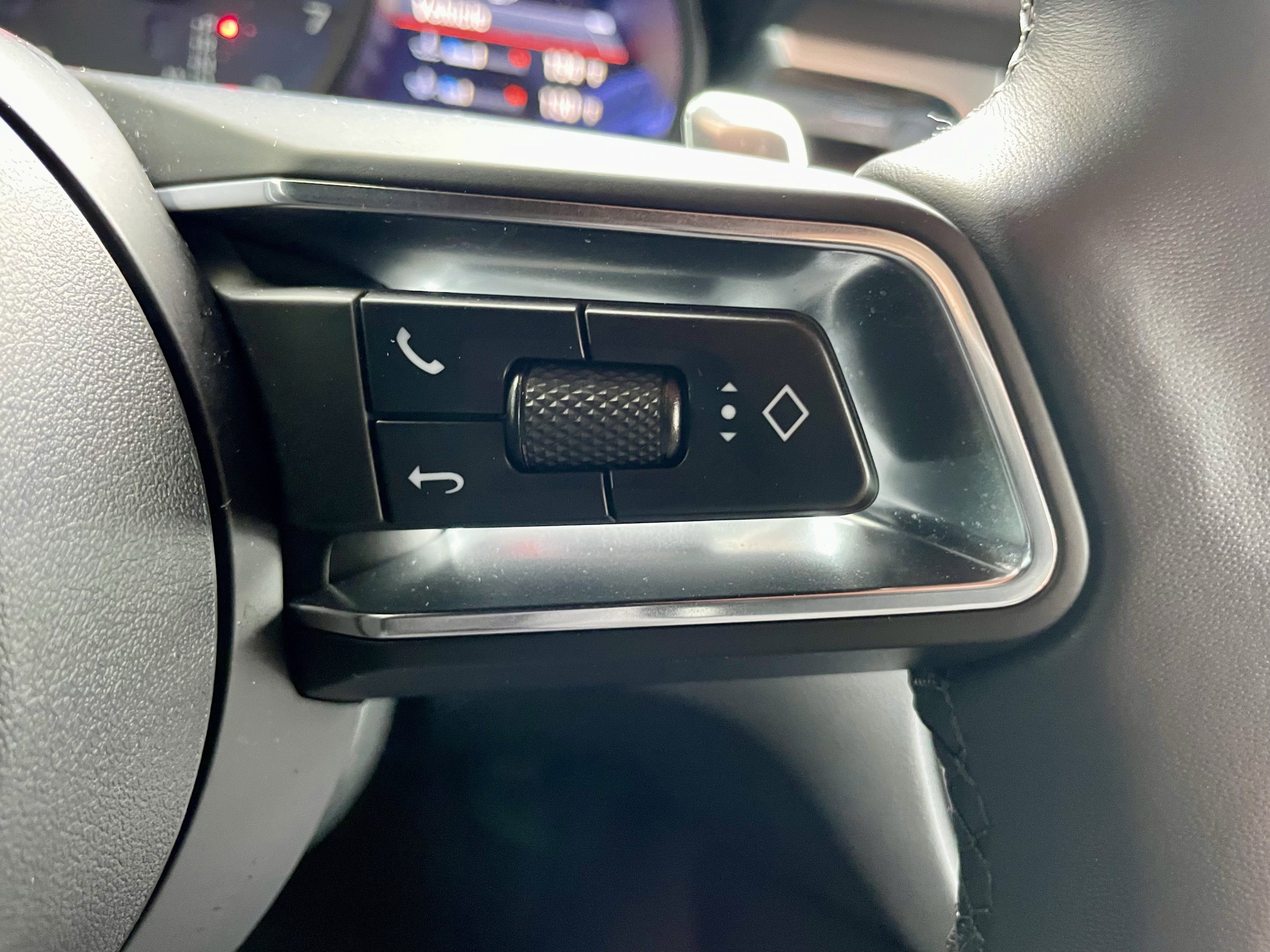 Used 2023 Porsche Macan Turbo image 22