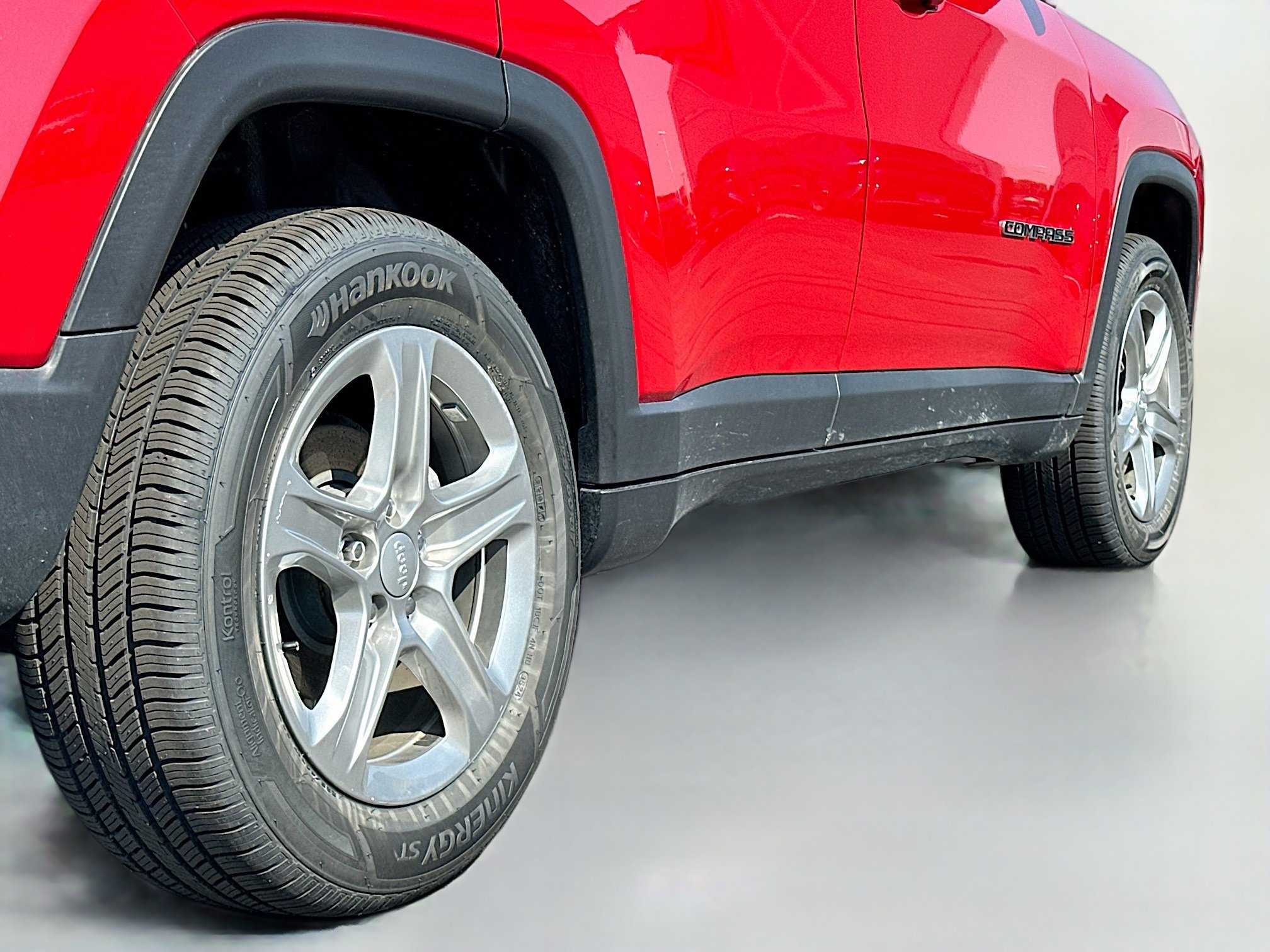 Used 2024 Jeep Compass Latitude image 15