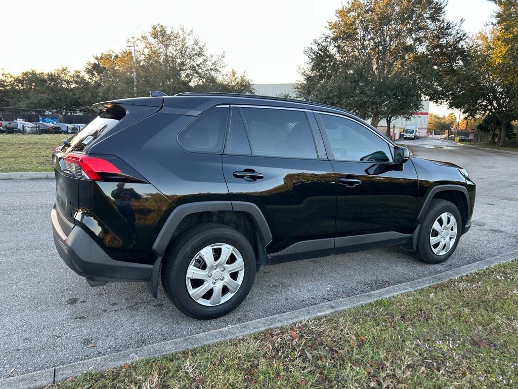 Used 2020 Toyota RAV4 LE image 5