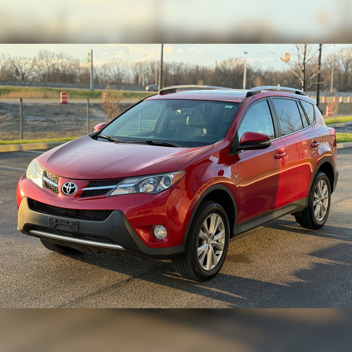 Used 2014 Toyota RAV4 Limited w/ Technology Package AWD/4WD image 4