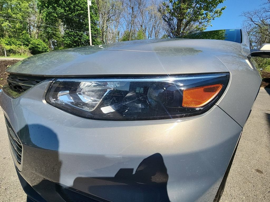 Used 2017 Chevrolet Malibu LT FWD image 30