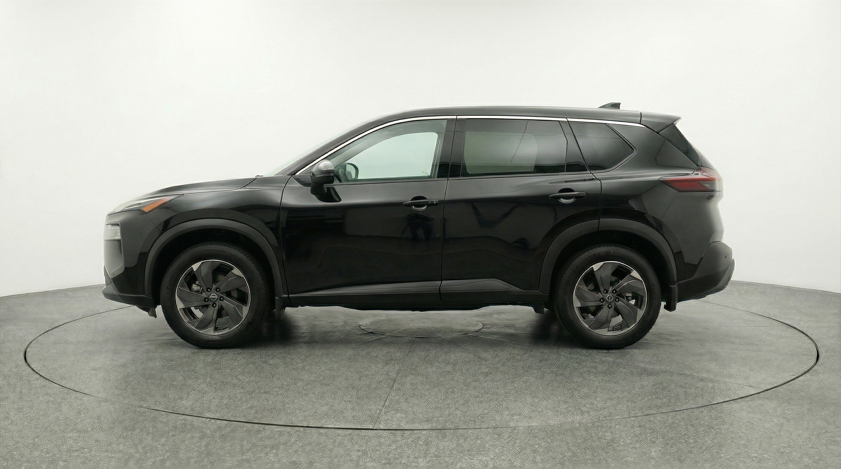Used 2025 Nissan Rogue SV AWD/4WD image 5