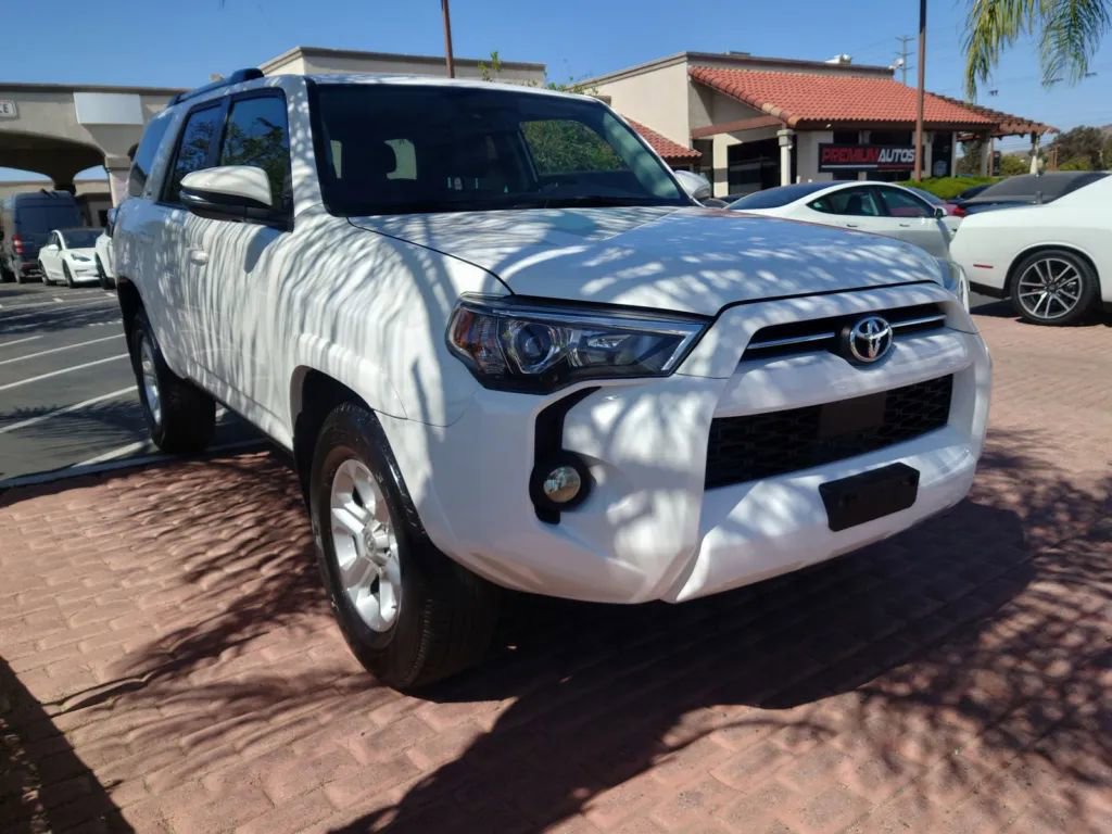 Used 2022 Toyota 4Runner SR5 Premium image 3