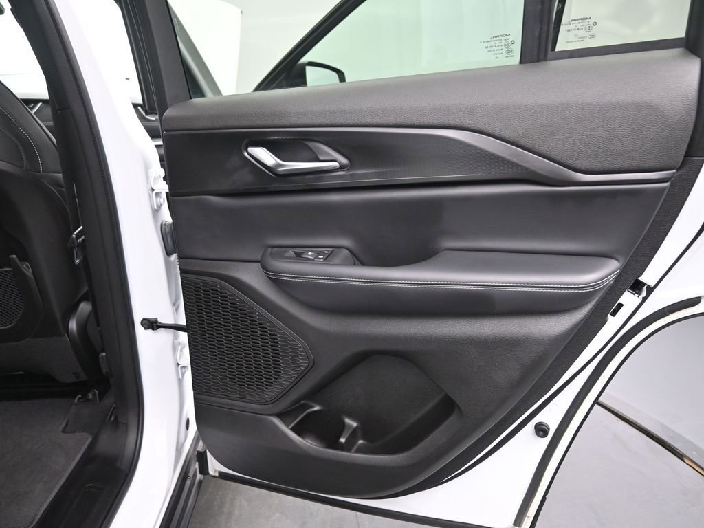 Used 2024 Jeep Grand Cherokee Laredo w/ Luxury Tech Group I image 16