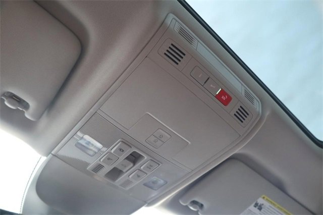 New 2025 Volkswagen Taos SE image 18