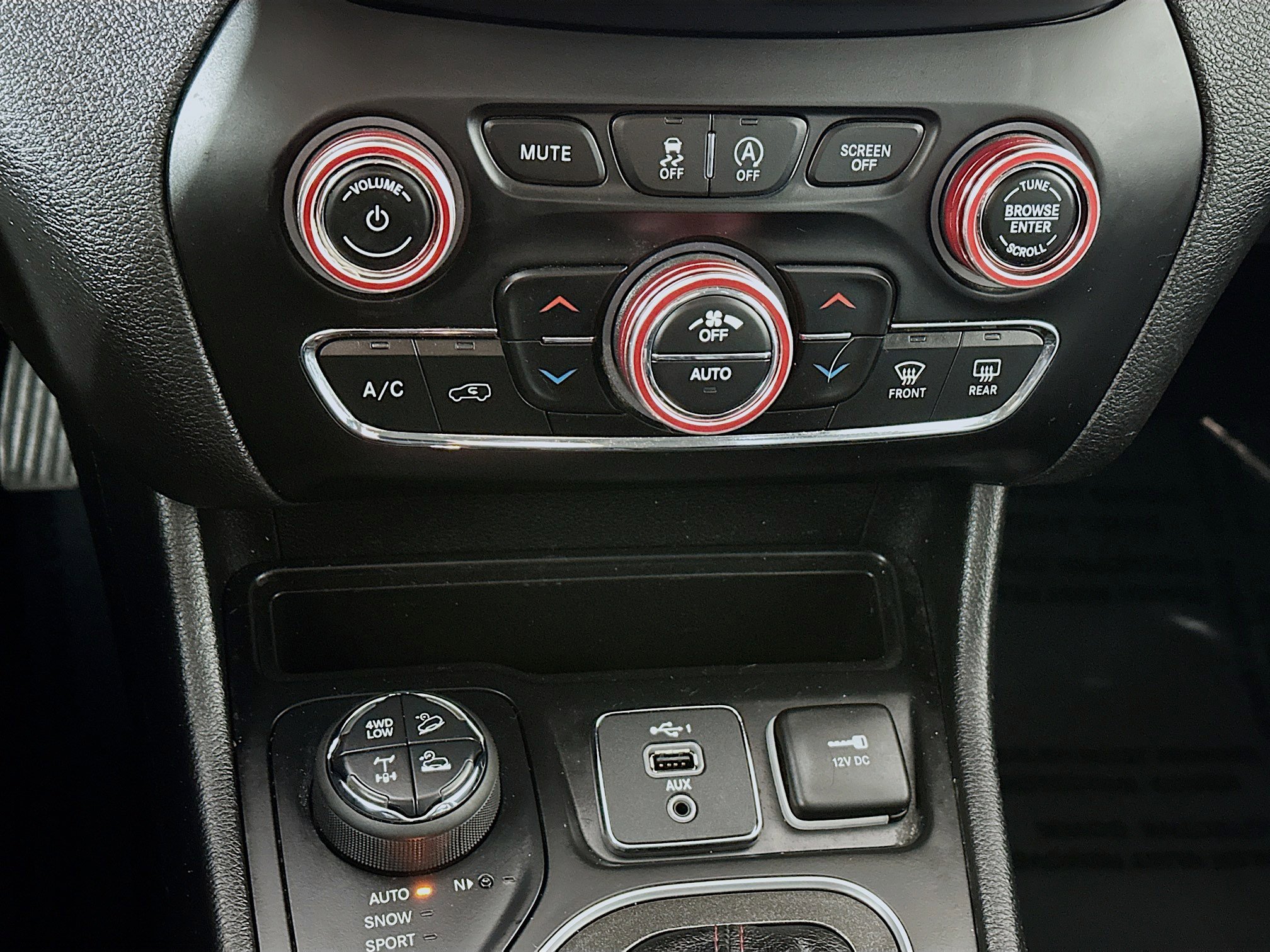 Used 2021 Jeep Cherokee Trailhawk image 15